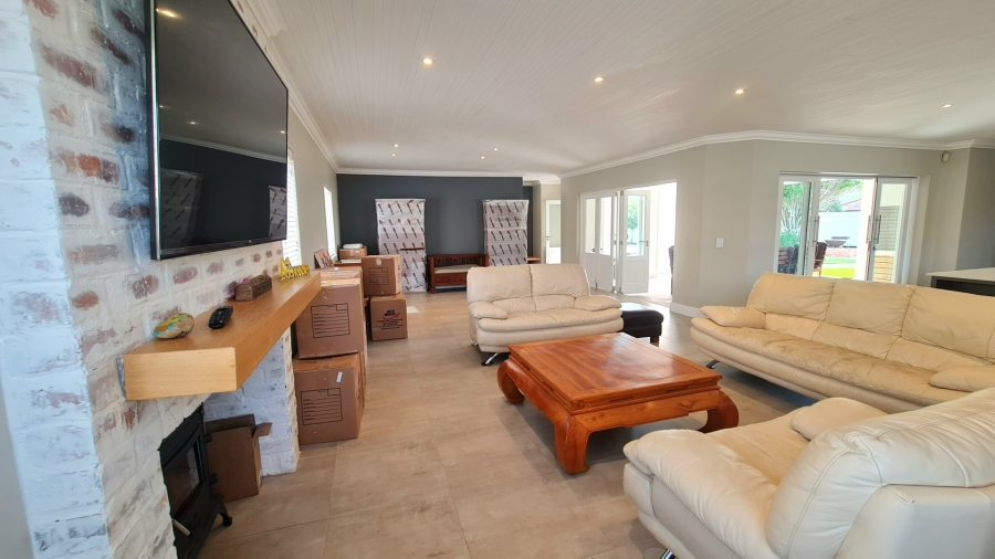 4 Bedroom Property for Sale in Whale Rock Western Cape